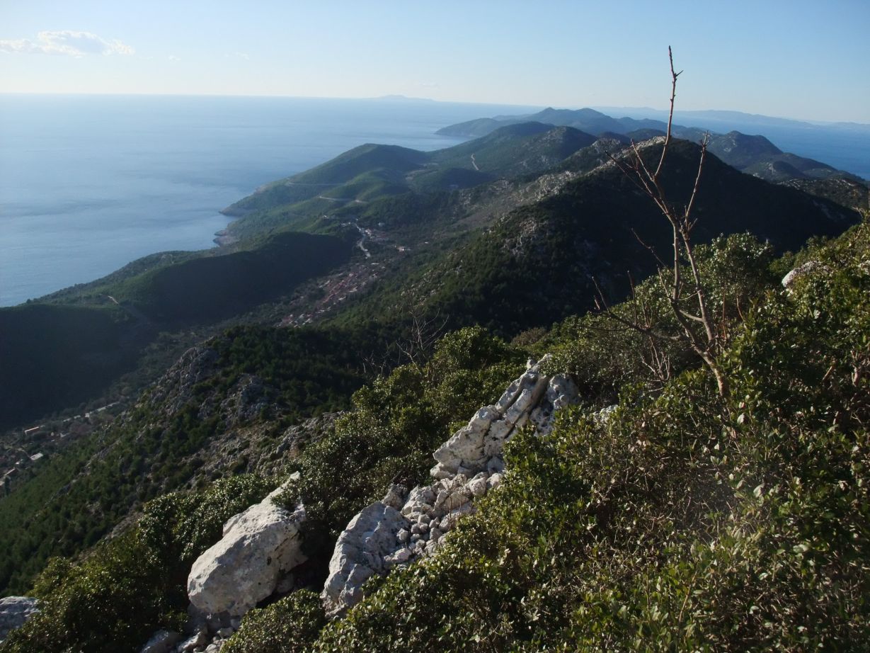 távolban a nemzeti park bújik, valahol messze