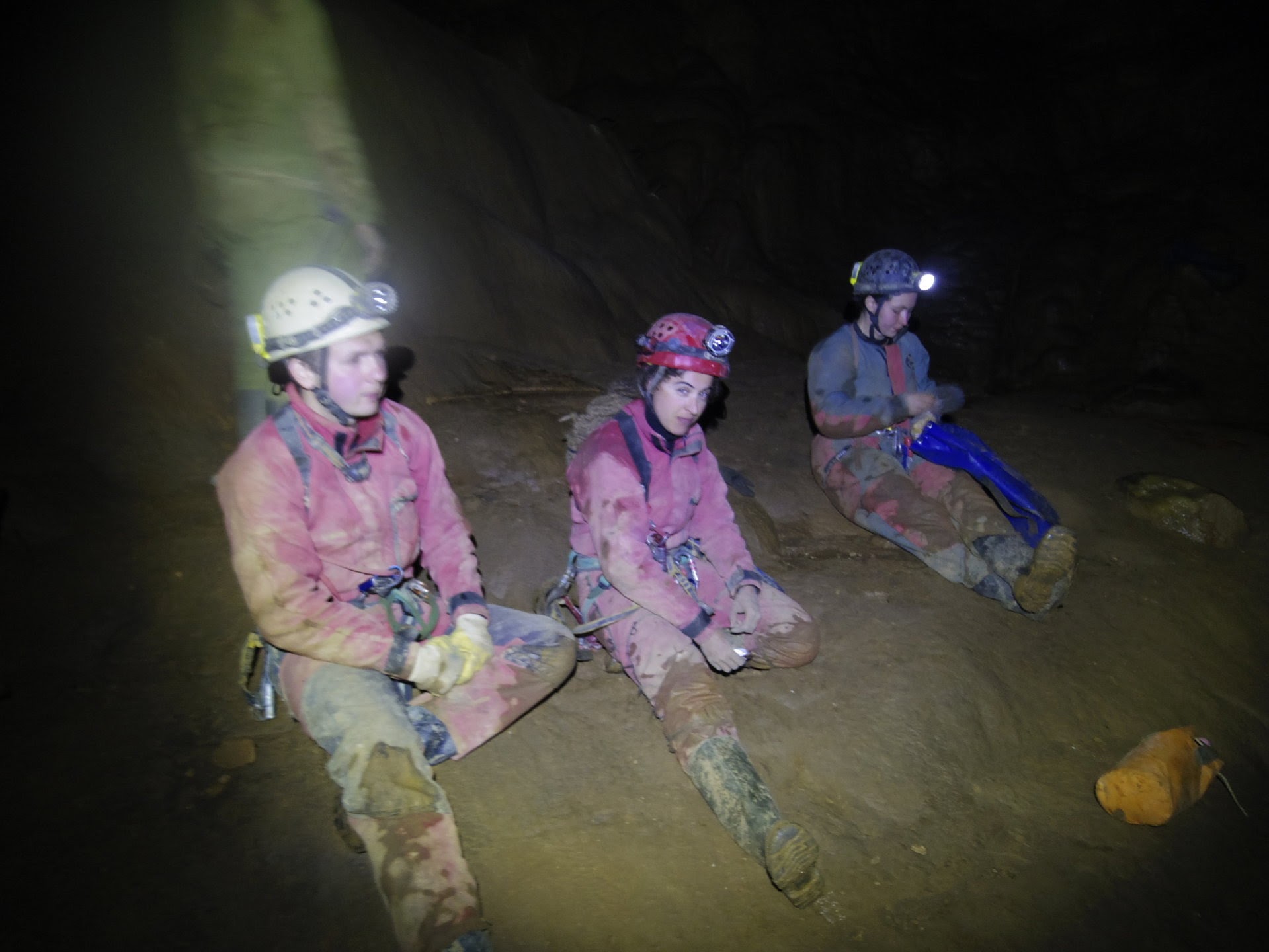 Erik, Tücsök és Marcsi (Grotte Skilan)